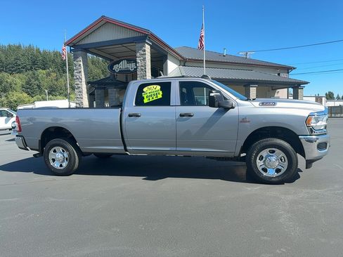 Used 2024 RAM 3500 Tradesman w/ Chrome Appearance Group AWD/4WD image 5