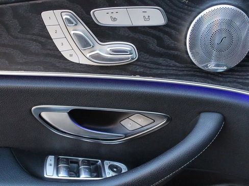 Used 2017 Mercedes-Benz E 300 4MATIC image 8