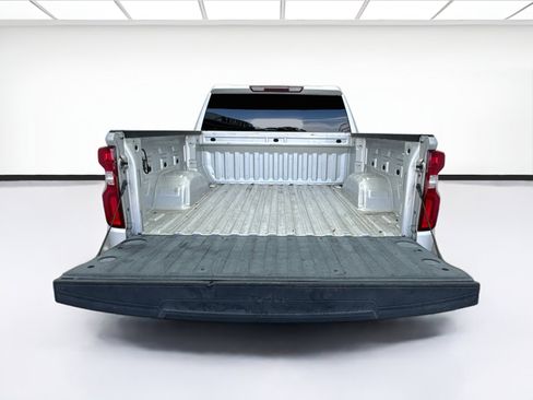Used 2020 Chevrolet Silverado 1500 Custom w/ Custom Value Package RWD image 17