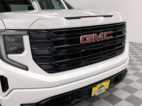 Used 2022 GMC Sierra 1500 Elevation image 28