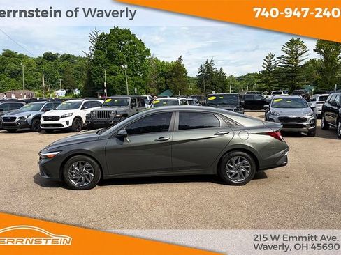 Used 2024 Hyundai Elantra SEL FWD image 4
