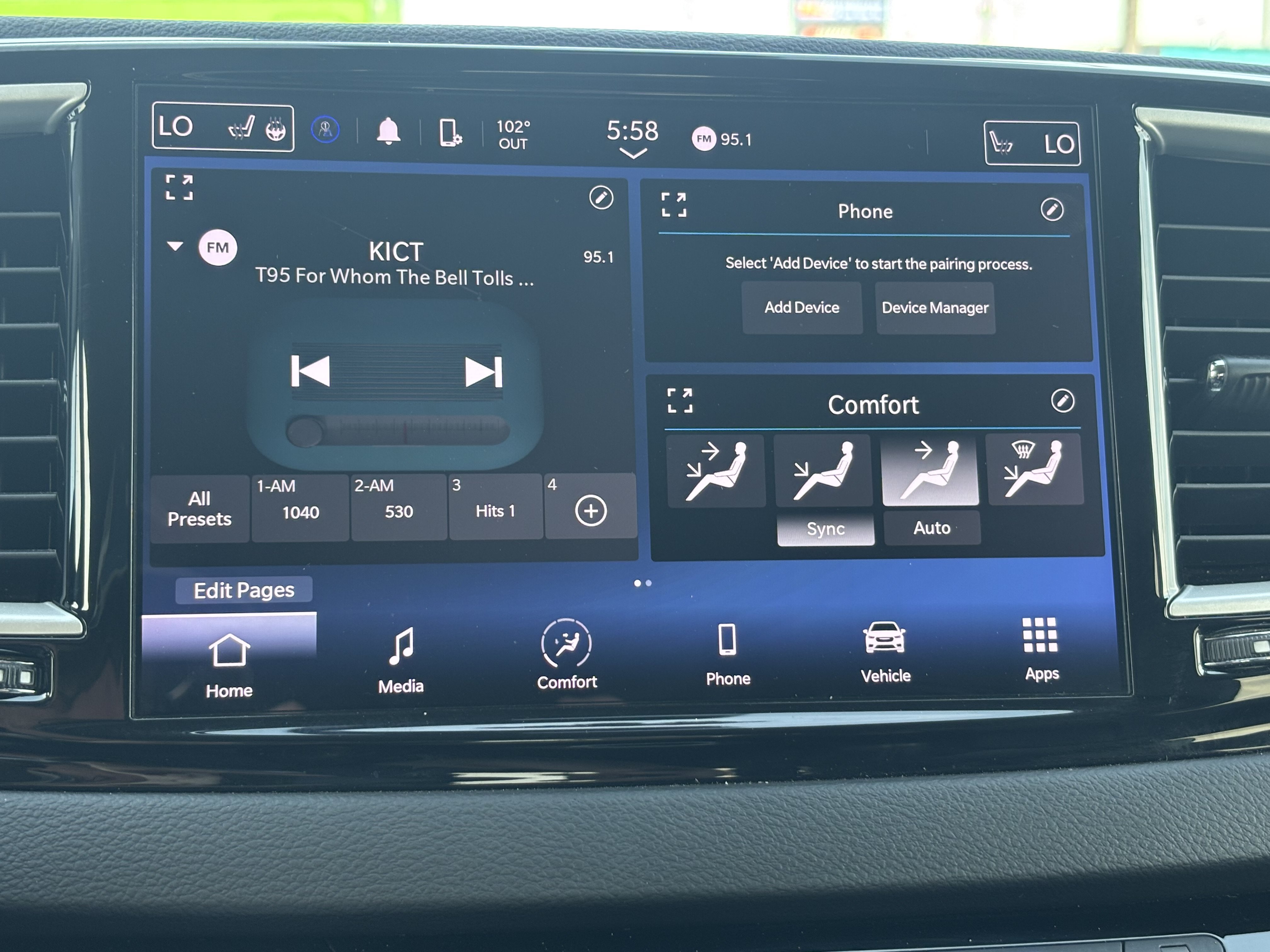Used 2023 Chrysler Pacifica Touring-L FWD image 12