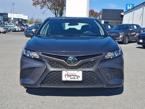 Used 2020 Toyota Camry SE image 2