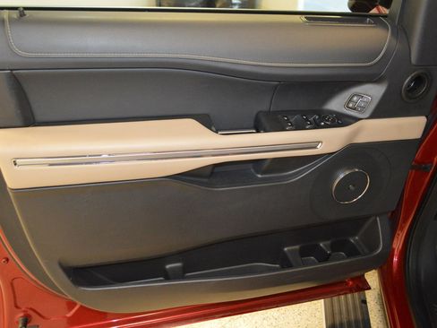 Used 2022 Ford Expedition Max Limited image 15