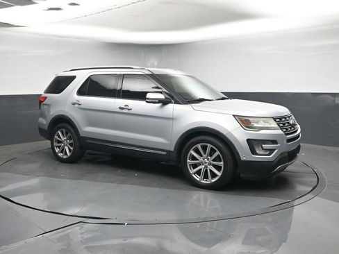 Used 2017 Ford Explorer Limited w/ Equipment Group 301A image 7