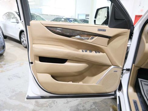 Used 2020 Cadillac Escalade ESV Platinum AWD/4WD image 18