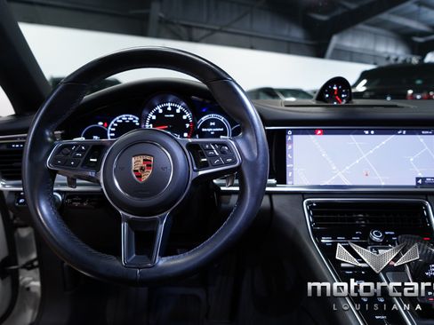 Used 2019 Porsche Panamera 4 AWD/4WD image 32