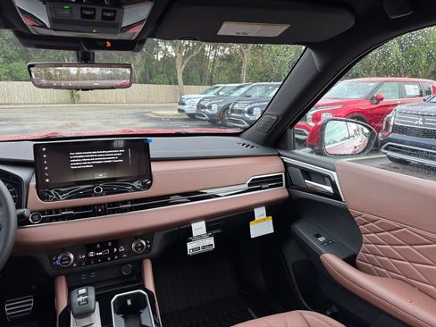 New 2025 Mitsubishi Outlander SEL image 27