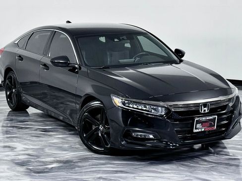 Used 2019 Honda Accord Sport image 3