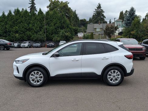 Used 2025 Ford Escape Active AWD/4WD image 2