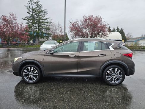 Used 2017 INFINITI QX30 Premium image 4