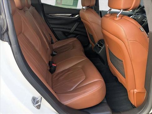 Used 2017 Maserati Ghibli image 18