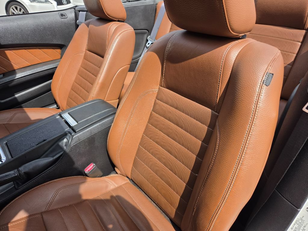 Used 2010 Ford Mustang Convertible RWD image 18
