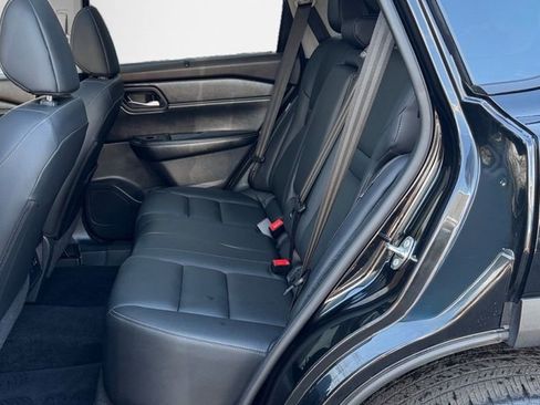 Used 2023 Nissan Rogue SL w/ SL Premium Package image 12