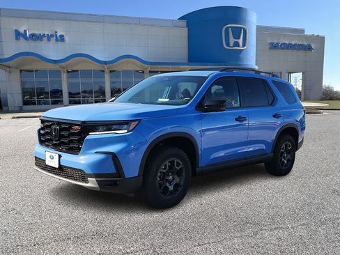 New 2025 Honda Pilot TrailSport image 2
