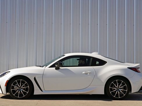 Used 2023 Toyota GR86 w/ ALL Weather Mat Package (TMS) image 8