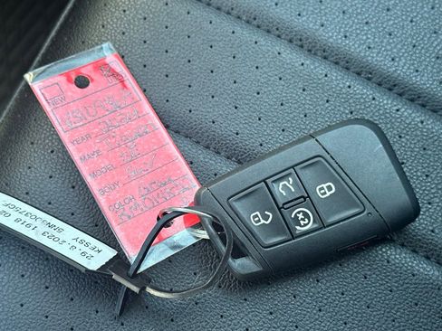 Used 2024 Volkswagen Tiguan SE w/ Panoramic Sunroof Package AWD/4WD image 36