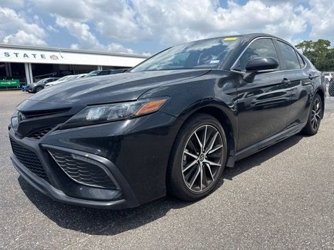 Used 2023 Toyota Camry SE FWD image 3