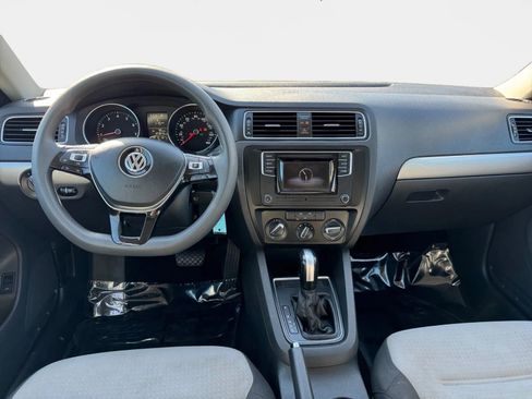 Used 2017 Volkswagen Jetta S image 12