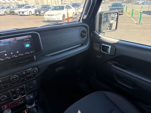 Used 2025 Jeep Wrangler Rubicon image 34