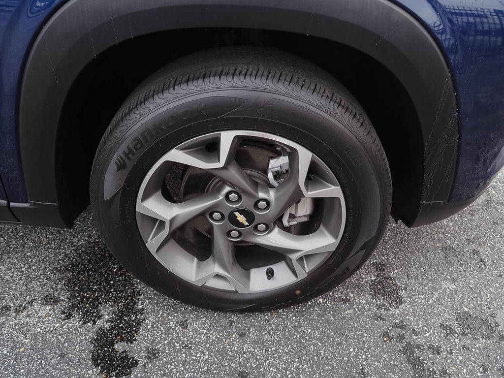 Certified 2024 Chevrolet Trax LT w/ Driver Confidence Package FWD image 33