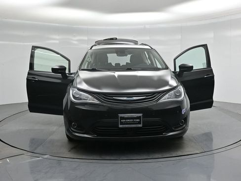 Used 2018 Chrysler Pacifica Limited w/ Advanced Safetytec Group image 30
