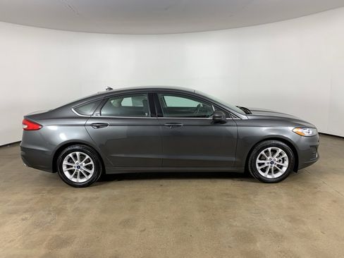 Used 2020 Ford Fusion SE image 7