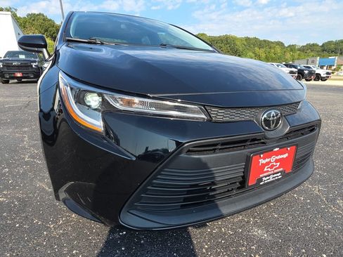 Used 2025 Toyota Corolla LE FWD image 11
