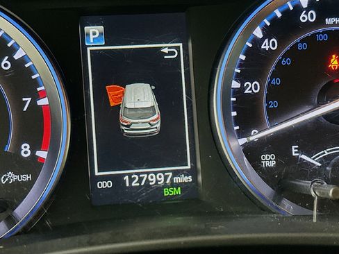 Used 2017 Toyota Highlander XLE image 19