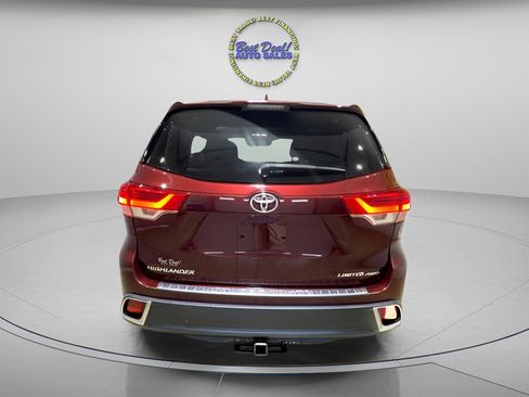 Used 2018 Toyota Highlander Limited Platinum image 4