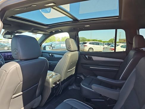 Used 2025 Buick Enclave Sport Touring w/ Super Cruise Package FWD image 24