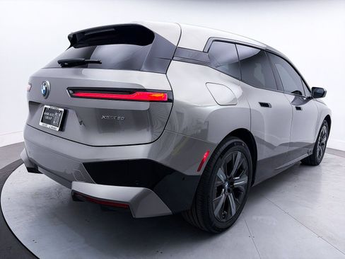 Used 2023 BMW iX xDrive50 w/ Sport Package image 17