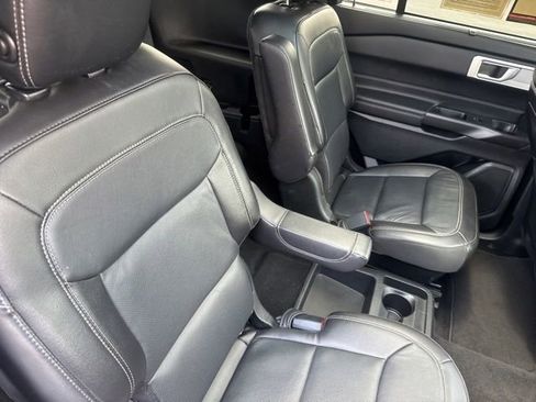 Used 2020 Ford Explorer Limited w/ Hybrid Equipment Group 310A RWD image 17