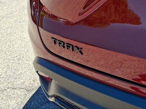 Certified 2024 Chevrolet Trax RS w/ Sunroof Package FWD image 24
