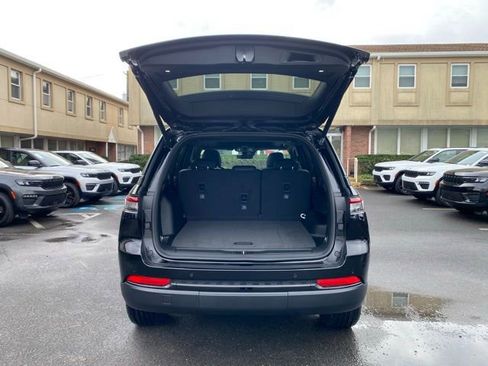 New 2025 Jeep Grand Cherokee Altitude image 9