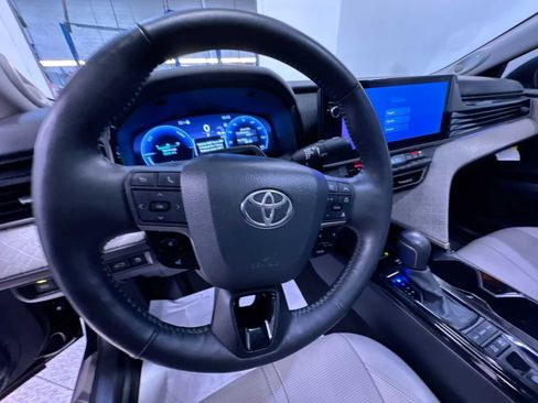 Used 2025 Toyota Camry XLE image 15