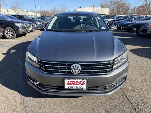 Used 2017 Volkswagen Passat 1.8T SE image 2
