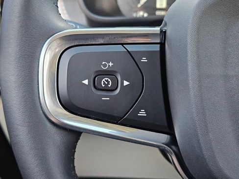 Used 2021 Volvo XC40 T5 Momentum w/ Protection Package Premier image 27