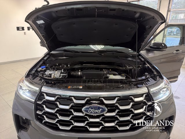 Certified 2025 Ford Explorer Platinum w/ Ultimate Package AWD/4WD image 28