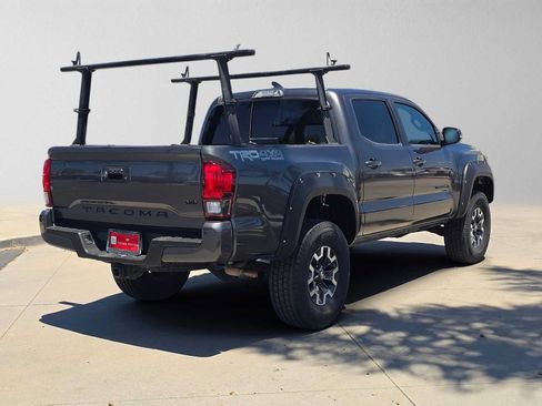 Used 2019 Toyota Tacoma TRD Off-Road w/ Technology Package AWD/4WD image 3