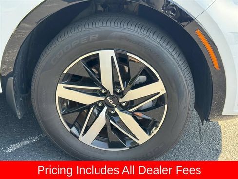 Certified 2023 Kia Sorento EX FWD image 2