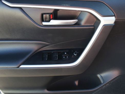 Used 2022 Toyota RAV4 XLE image 26