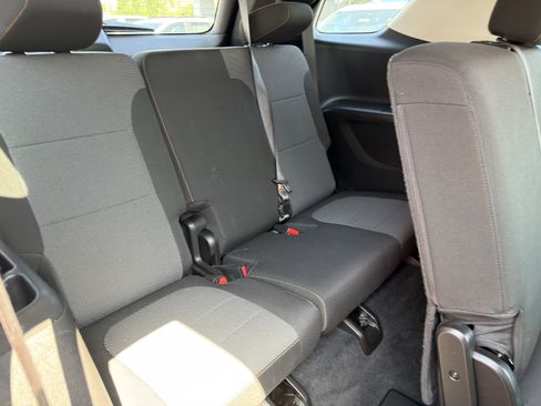Used 2021 Chevrolet Traverse LS FWD image 14