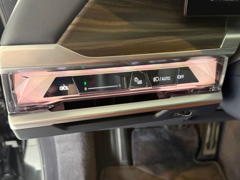 Used 2024 BMW 760i xDrive image 24