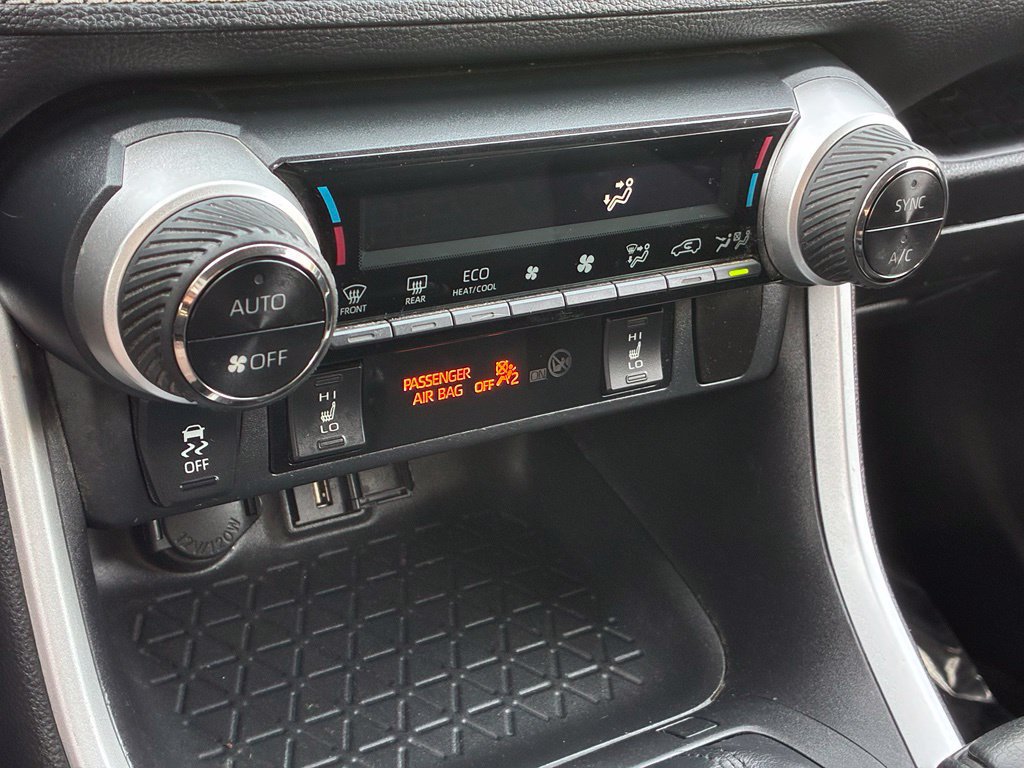 Used 2021 Toyota RAV4 XLE w/ XLE Grade Weather Package AWD/4WD image 23