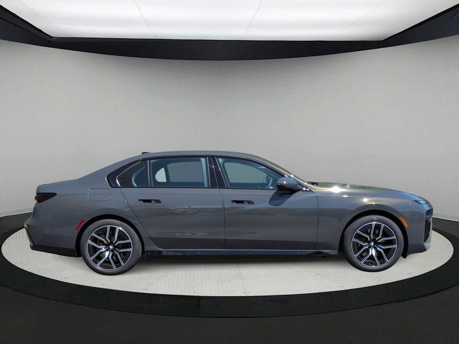 Used 2026 BMW i7 xDrive60 w/ Executive Package AWD/4WD image 9