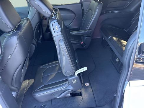 New 2026 Chrysler Pacifica Select FWD image 34