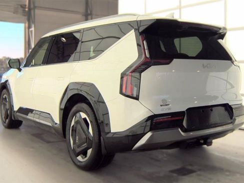 Used 2024 Kia EV9 Land AWD/4WD image 12