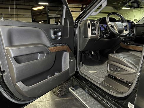 Used 2017 GMC Sierra 2500 Denali w/ Duramax Plus Package AWD/4WD image 22