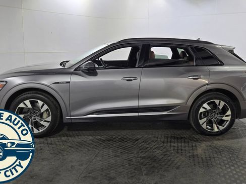 Used 2021 Audi e-tron Premium w/ Convenience Plus Package AWD/4WD image 4